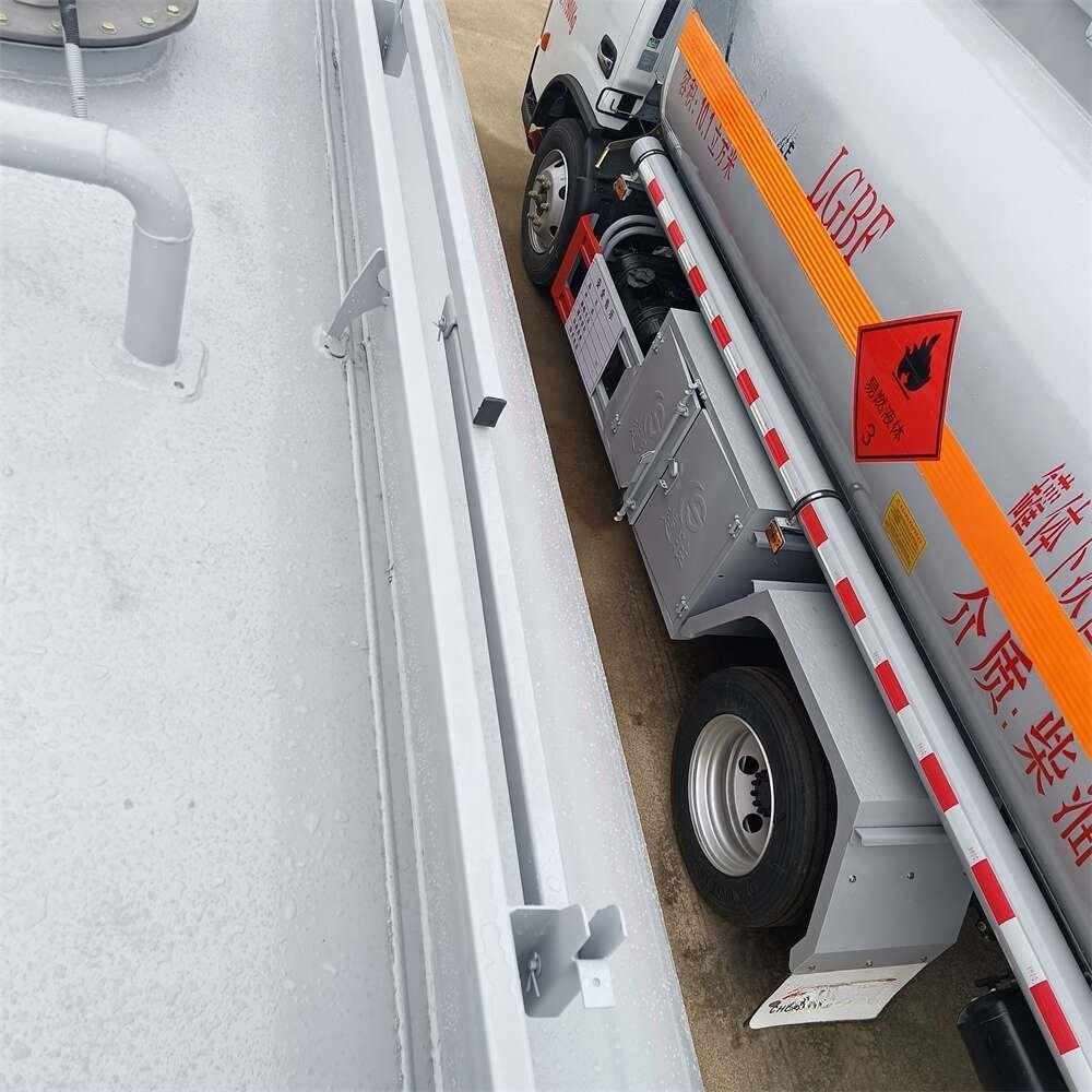 Dongfeng Dolica 9.9 square Refueling Truck