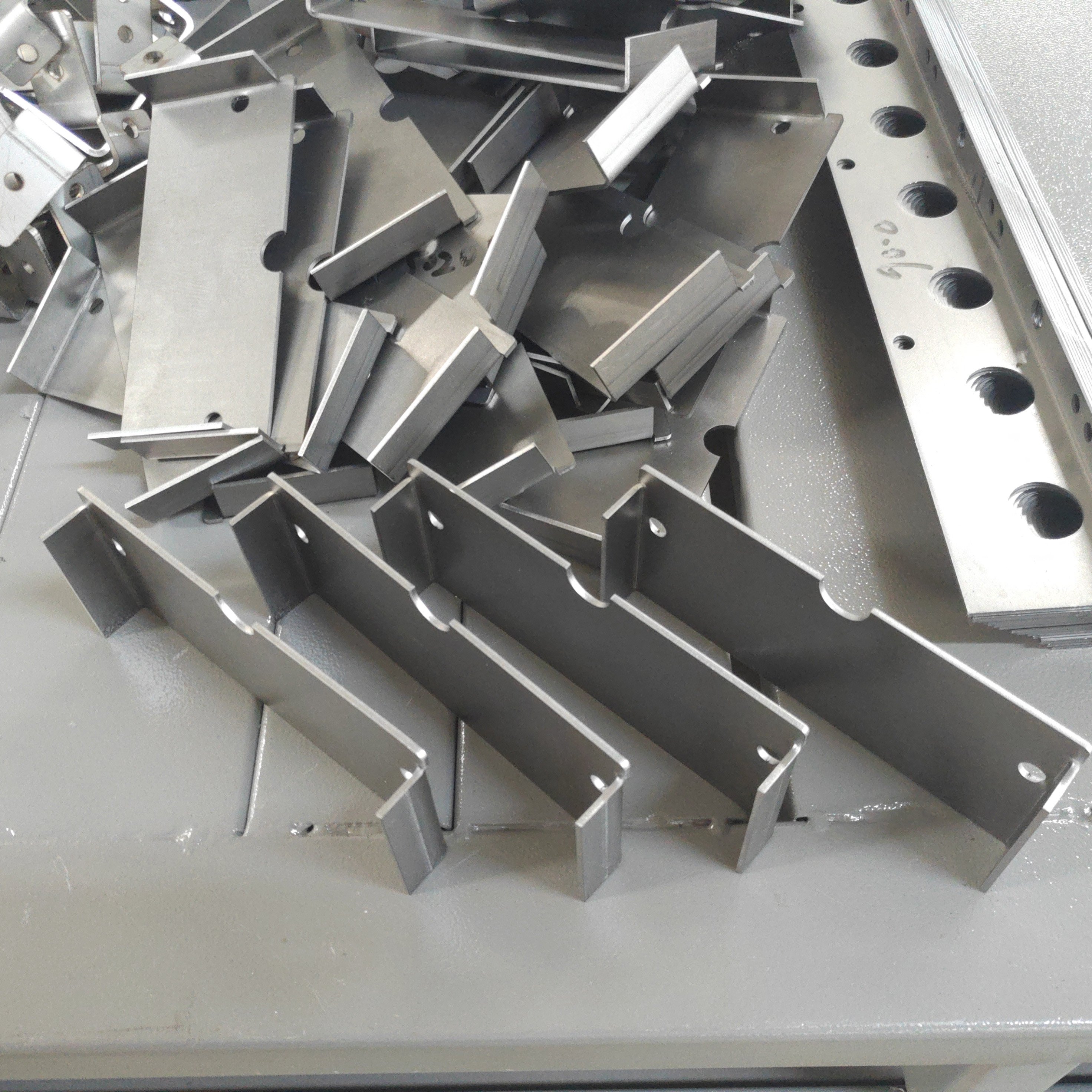 High Precision Cnc Metal Sheet Part Stainless Steel Bracket Boxes Case Weld Sheet Metal Aviation Parts Mechanical Metal Casing