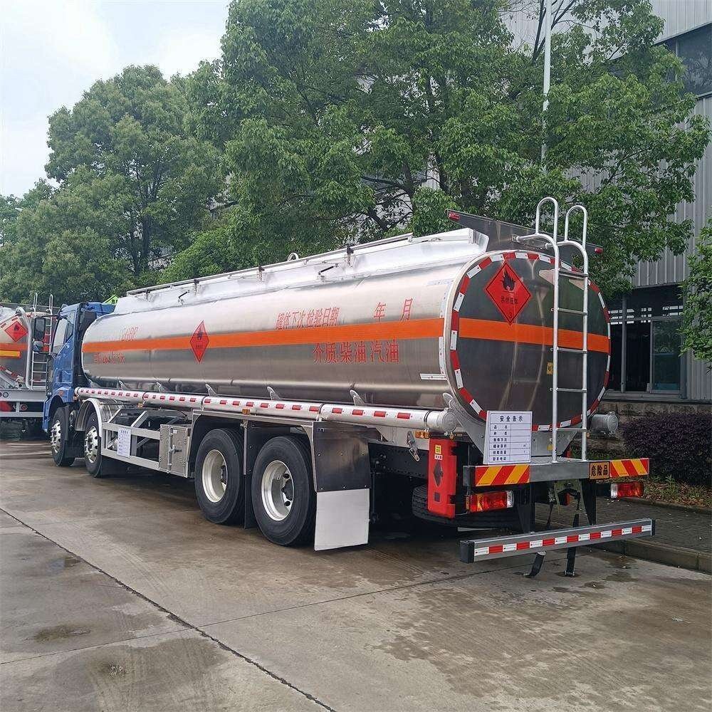 8*4Factory Direct 304 316 Stainless Steels JMC HOWO Dongfeng FAW Jiefang Fuel Tanker Truck