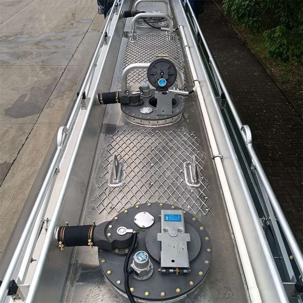 8*4Factory Direct 304 316 Stainless Steels JMC HOWO Dongfeng FAW Jiefang Fuel Tanker Truck