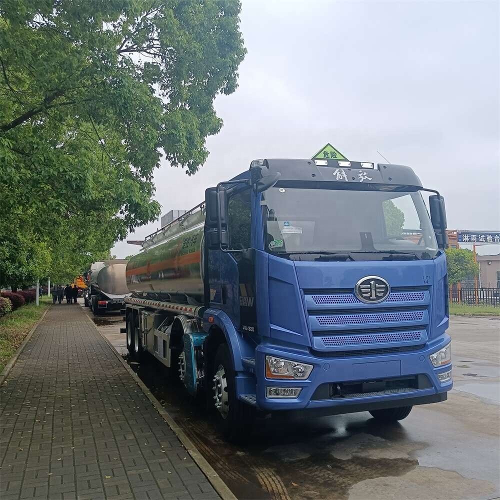 8*4Factory Direct 304 316 Stainless Steels JMC HOWO Dongfeng FAW Jiefang Fuel Tanker Truck