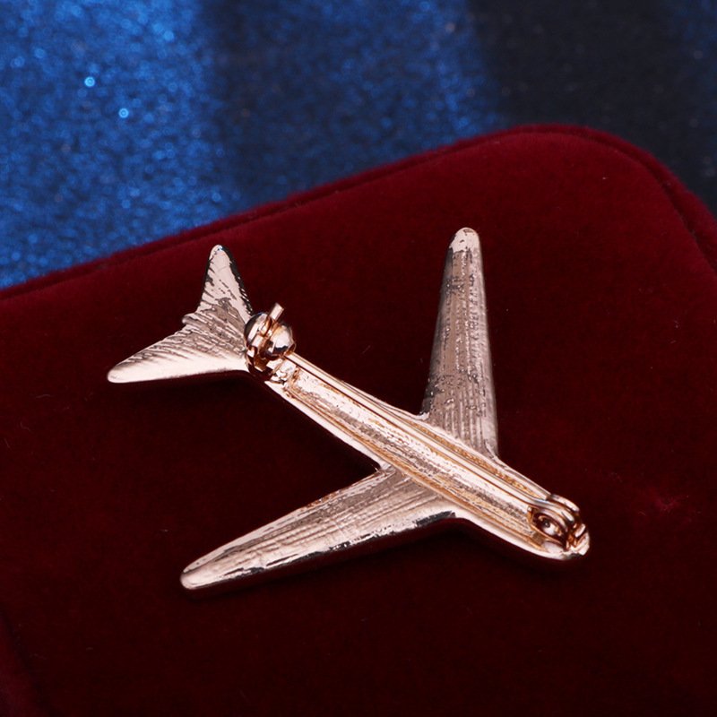 European and American fashion exquisite aircraft brooch men's aviation pilot series pin leisure suit accessories wholesale gift