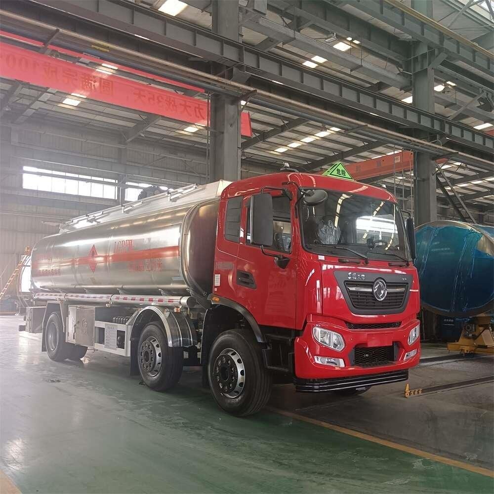 6*2 Small Triaxial Aluminum Alloy Oil Truck