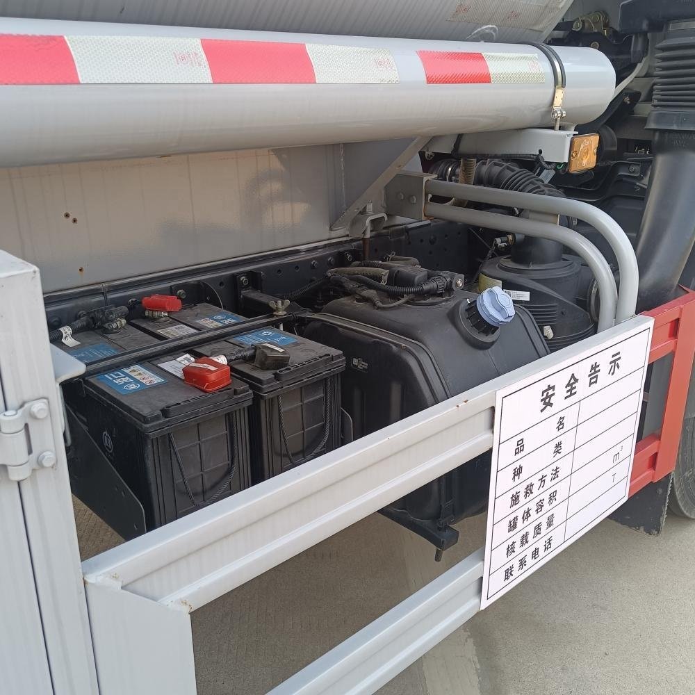 4*2 Fukuda Omark 9.8 square Refueling Truck