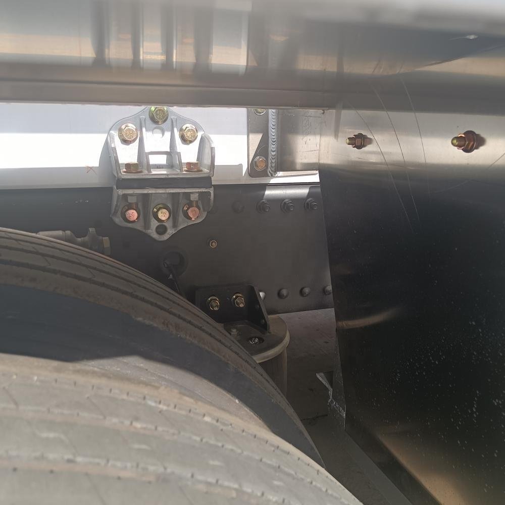 8*4SHACMAN Automobile Delong L3000S Front Four Rear Eight 30.9 square Aluminum Alloy Oil Tanker