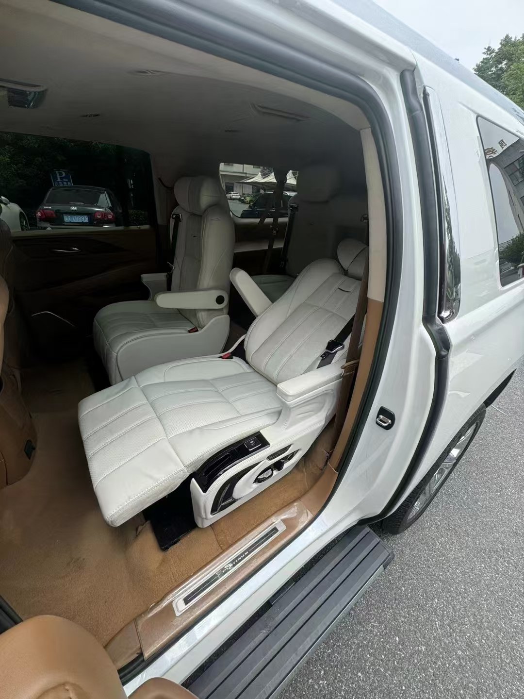 Aviation Seat Cadillac Escalade Wholesale High-End Genuine Leather High-Strength and Wear-Resistant Practical Car Seats