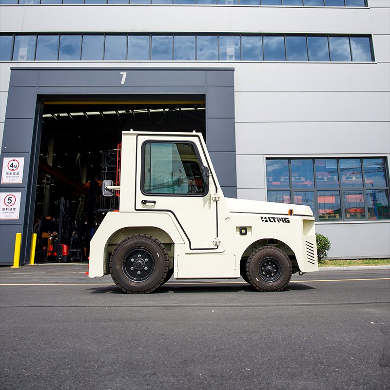 Aircraft Ground Aviation Equipment Baggage 30-ton Airport Tow Tractor with Enclose Cab