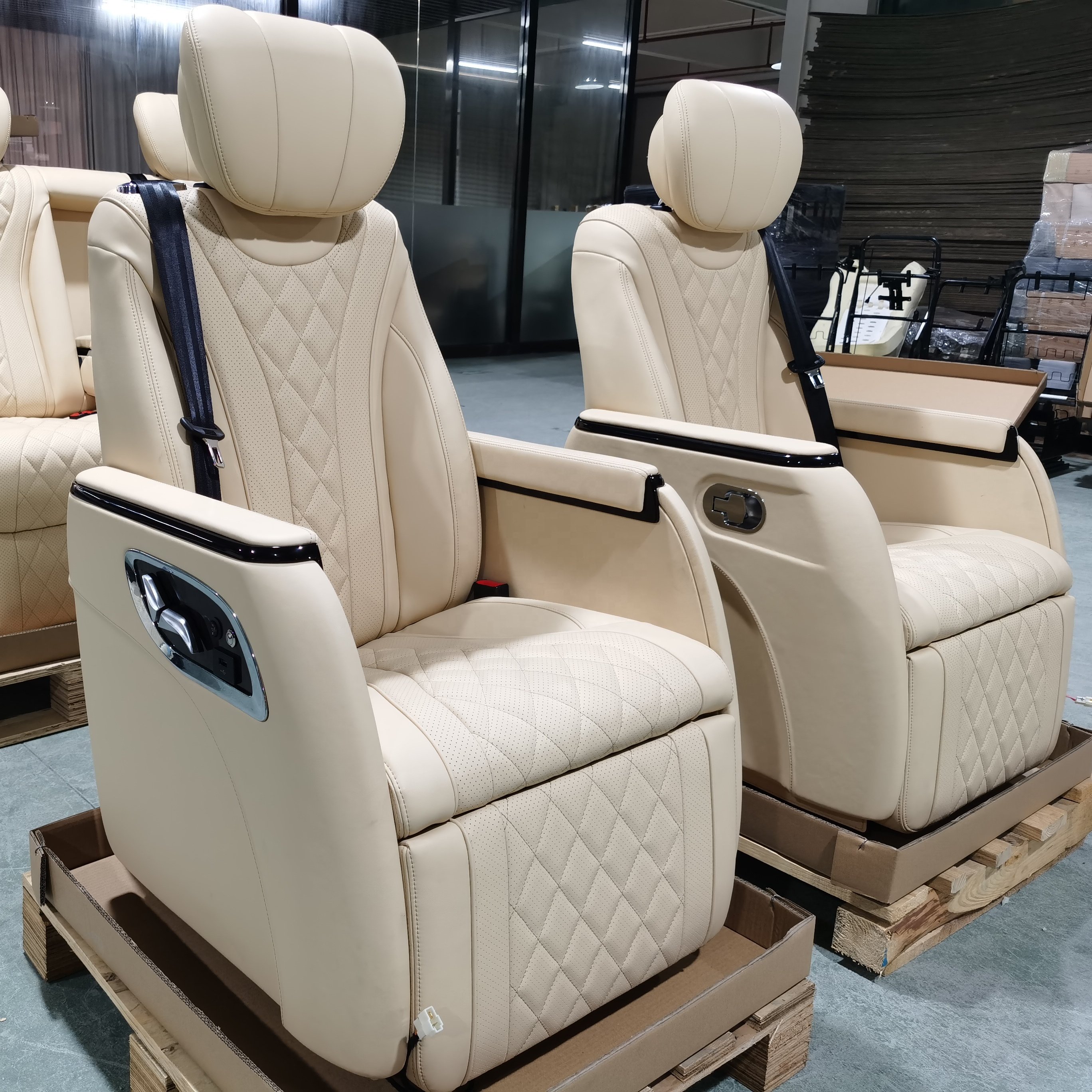 2024 China Commercial Vehicle Limousine Car Seat with Electric Backrest Footrest Leather Material for Off-Road Vehicle