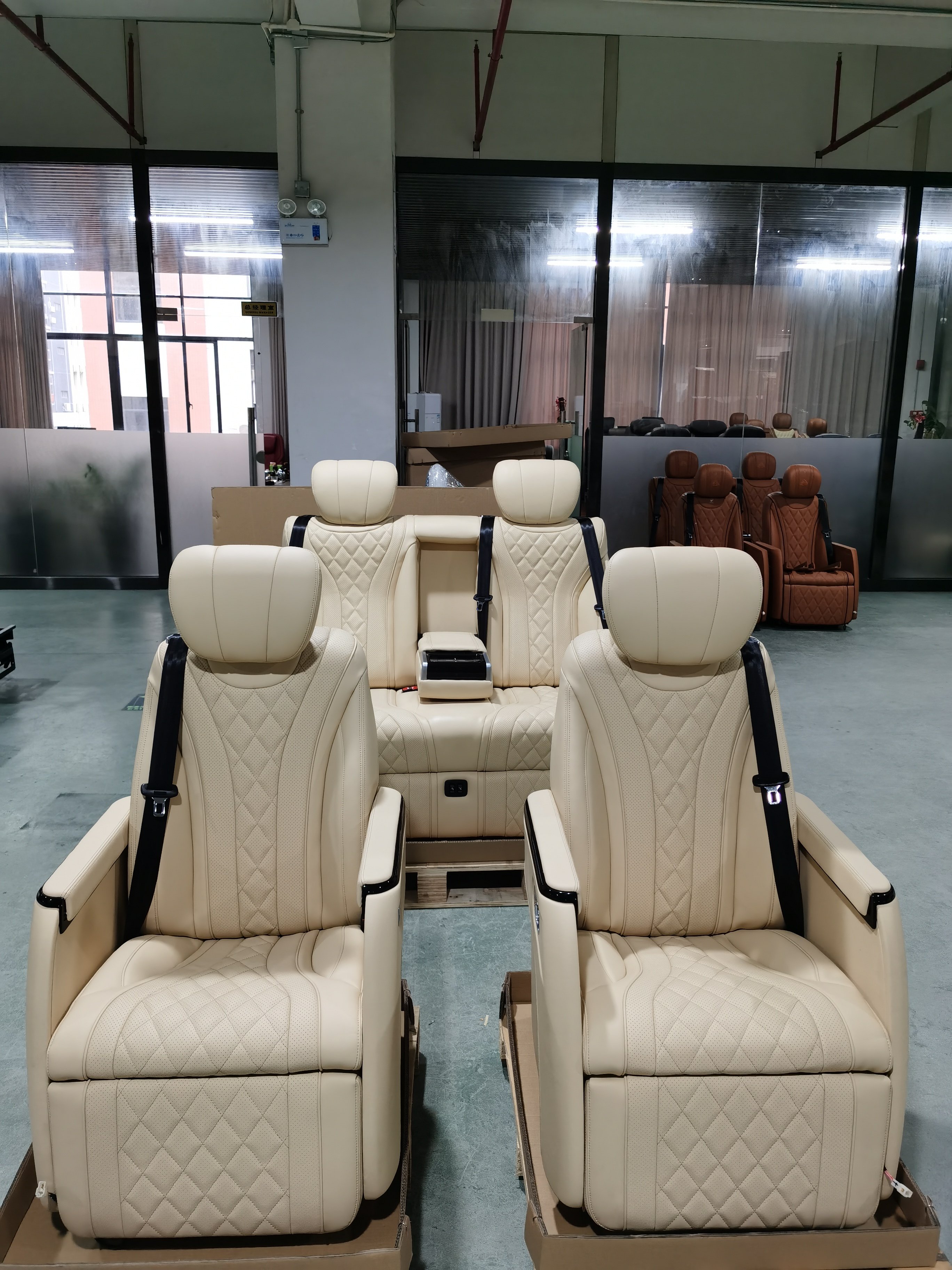 2024 China Commercial Vehicle Limousine Car Seat with Electric Backrest Footrest Leather Material for Off-Road Vehicle