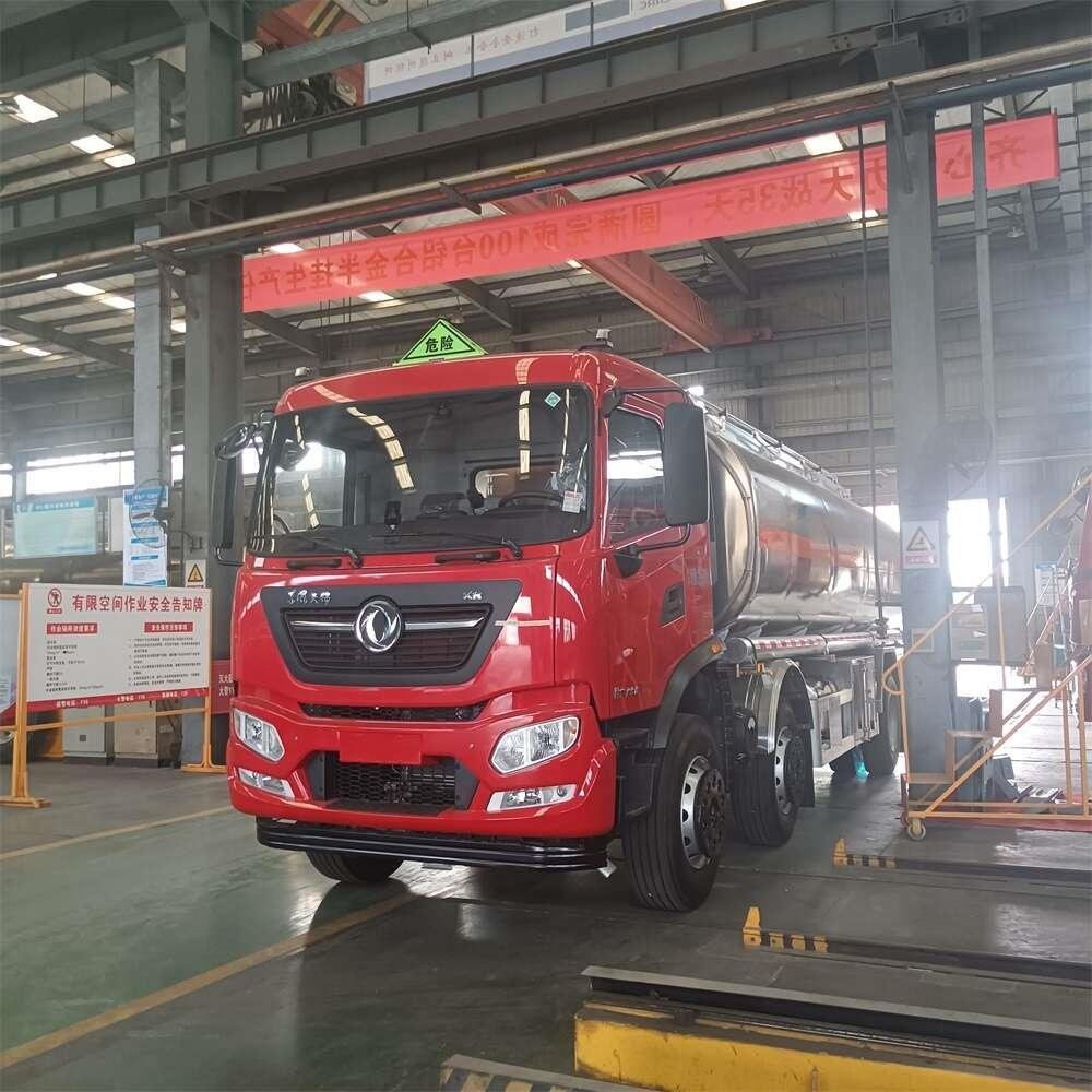 15 Tons Tianjin Small Three Axis Aluminum Alloy Oil Truck