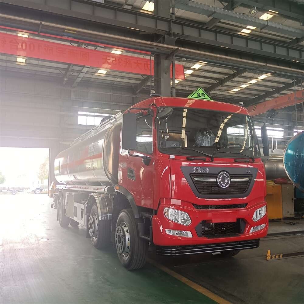 15 Tons Tianjin Small Three Axis Aluminum Alloy Oil Truck