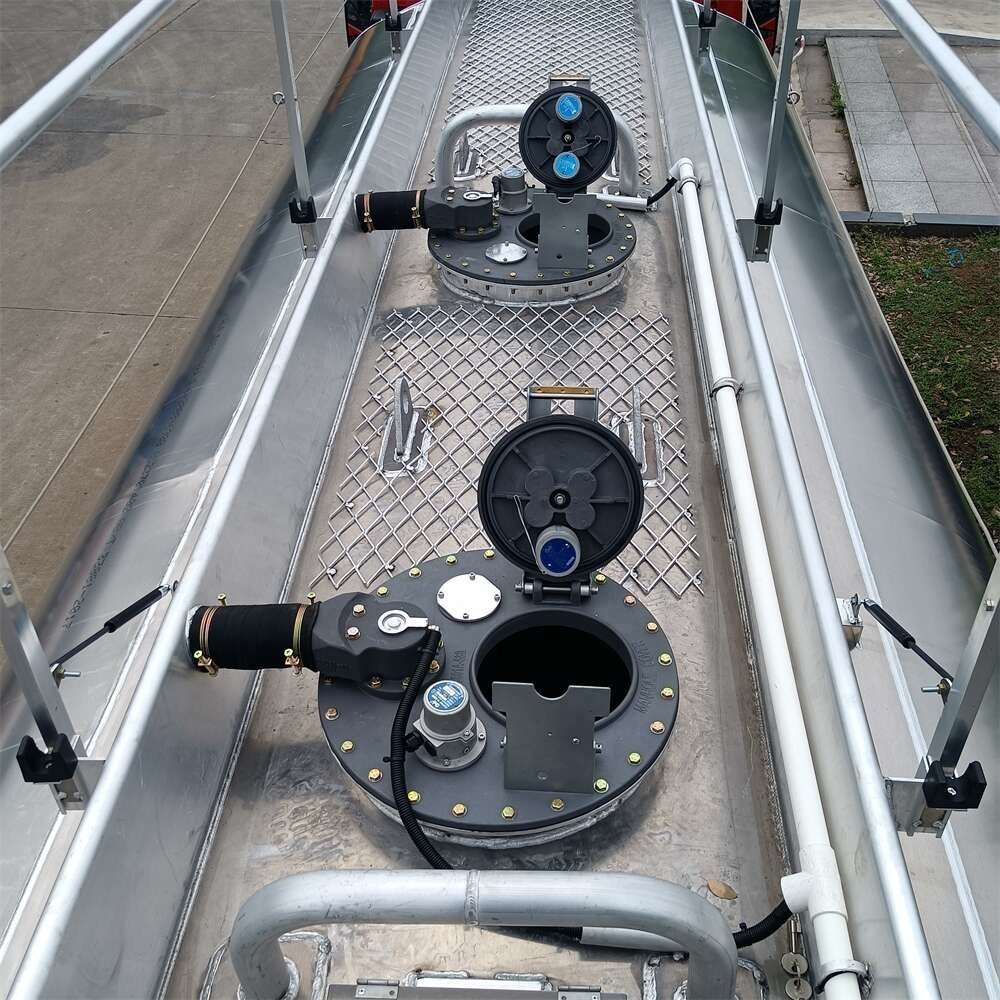 15 Tons Tianjin Small Three Axis Aluminum Alloy Oil Truck