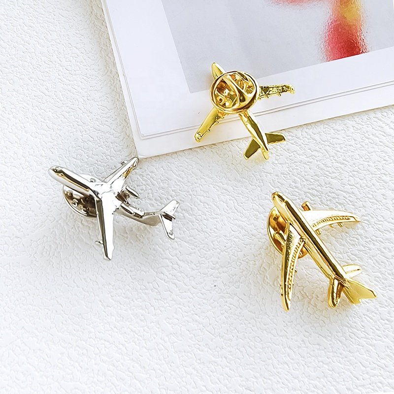 Factory Price Airplane Model Brooches 3D Golden Aircraft Metal Aviation Plane Brooch Pins Gifts Custom