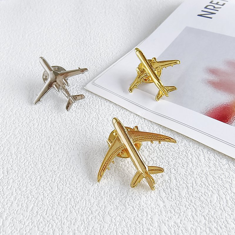 Factory Price Airplane Model Brooches 3D Golden Aircraft Metal Aviation Plane Brooch Pins Gifts Custom