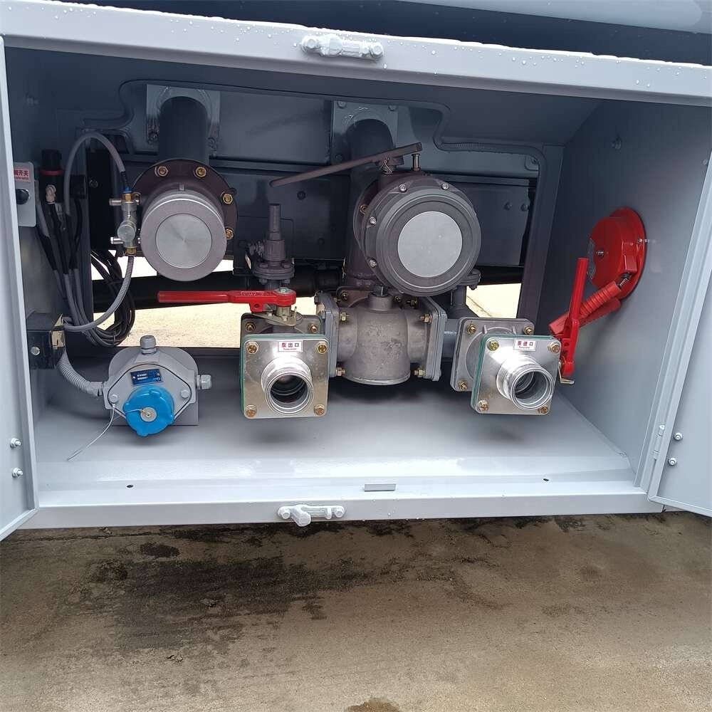 8-ton Dongfeng Dolika Refueling Truck