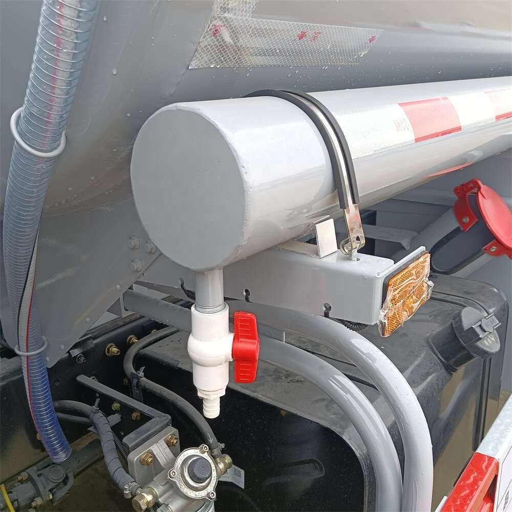 8-ton Dongfeng Dolika Refueling Truck