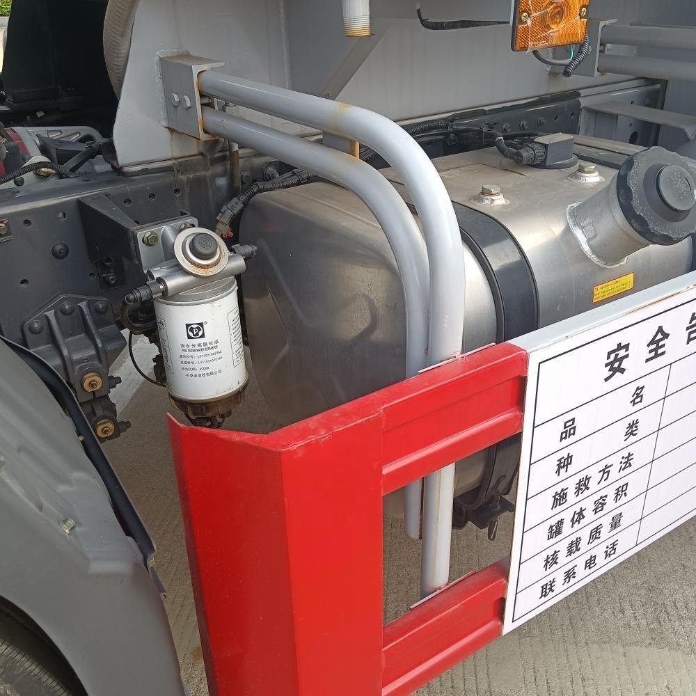 8 square Fukuda Omark 4*2 Single Bridge Refueling Truck