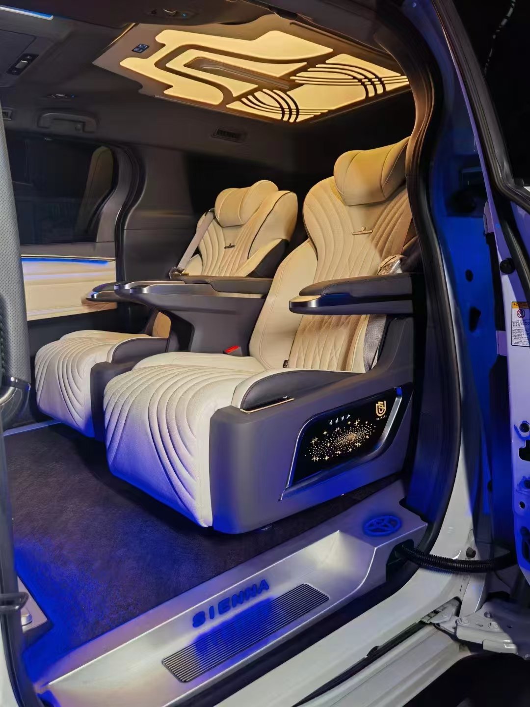 Custom Auto VIP Sport Leather Car Seat Modification for MPV Limousine Van Alphard Sienna Hiace Carnival Luxury Car Seat