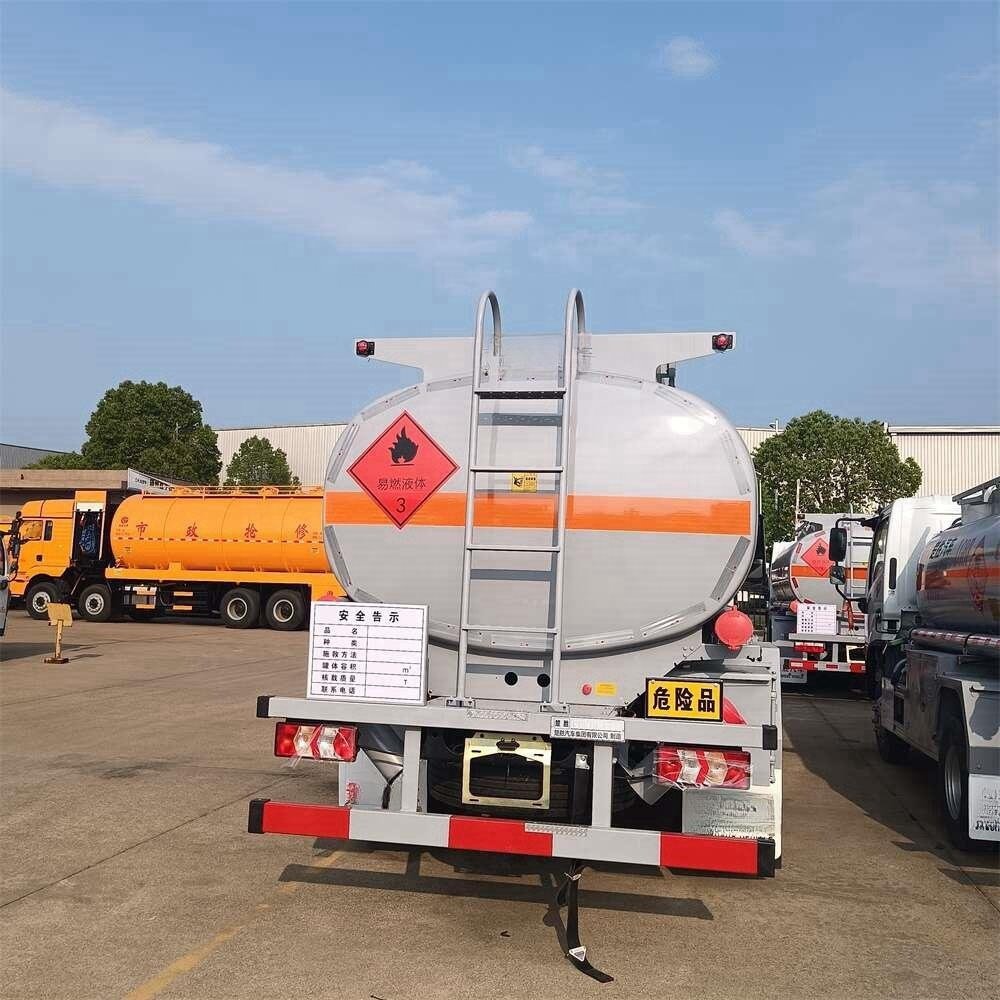 4 * 2 JAC Junling 8-ton Oil tank Truck