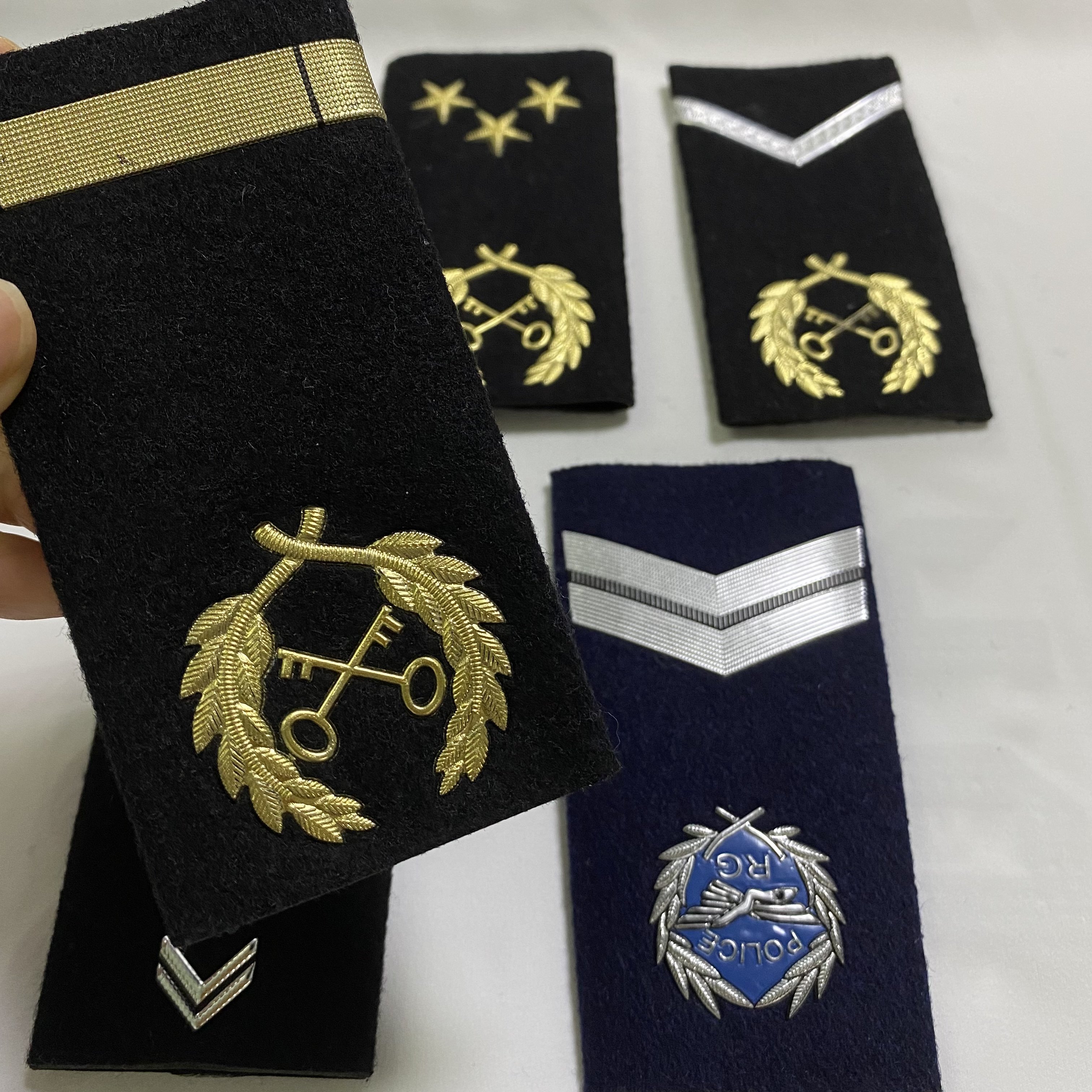 Custom Metal Shoulder Boards Badges Embroidery Epaulets for Service Firm Aviators Uniform Accessories
