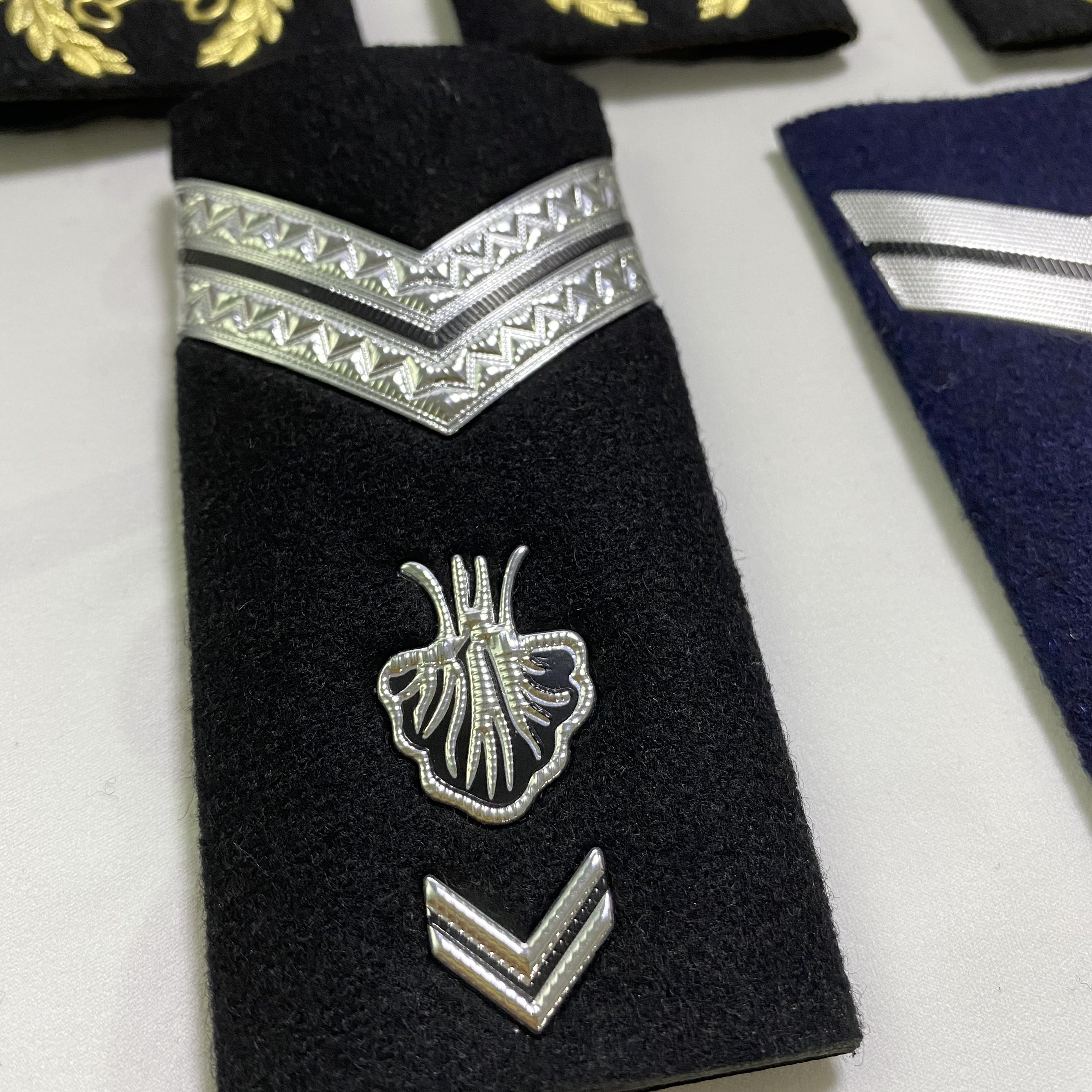 Custom Metal Shoulder Boards Badges Embroidery Epaulets for Service Firm Aviators Uniform Accessories