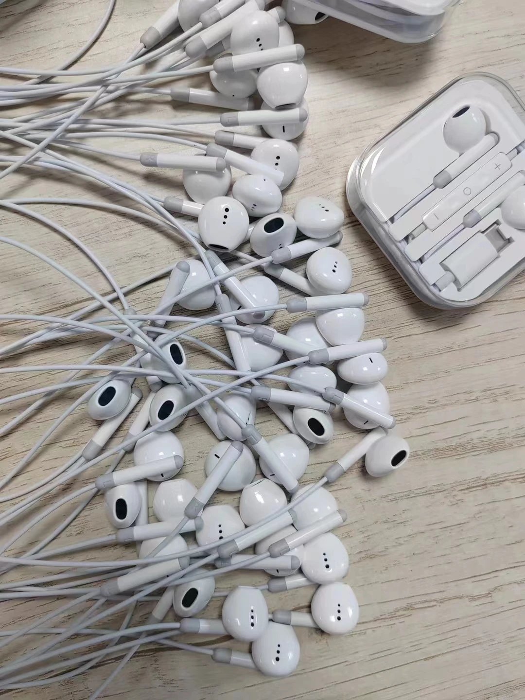 Mobile Phone Accessories Handfree Earphone Wireless 5.3 Noise-Cancelling Headphone Earphones M28 3.5MM Type C IOS Wired Earphone