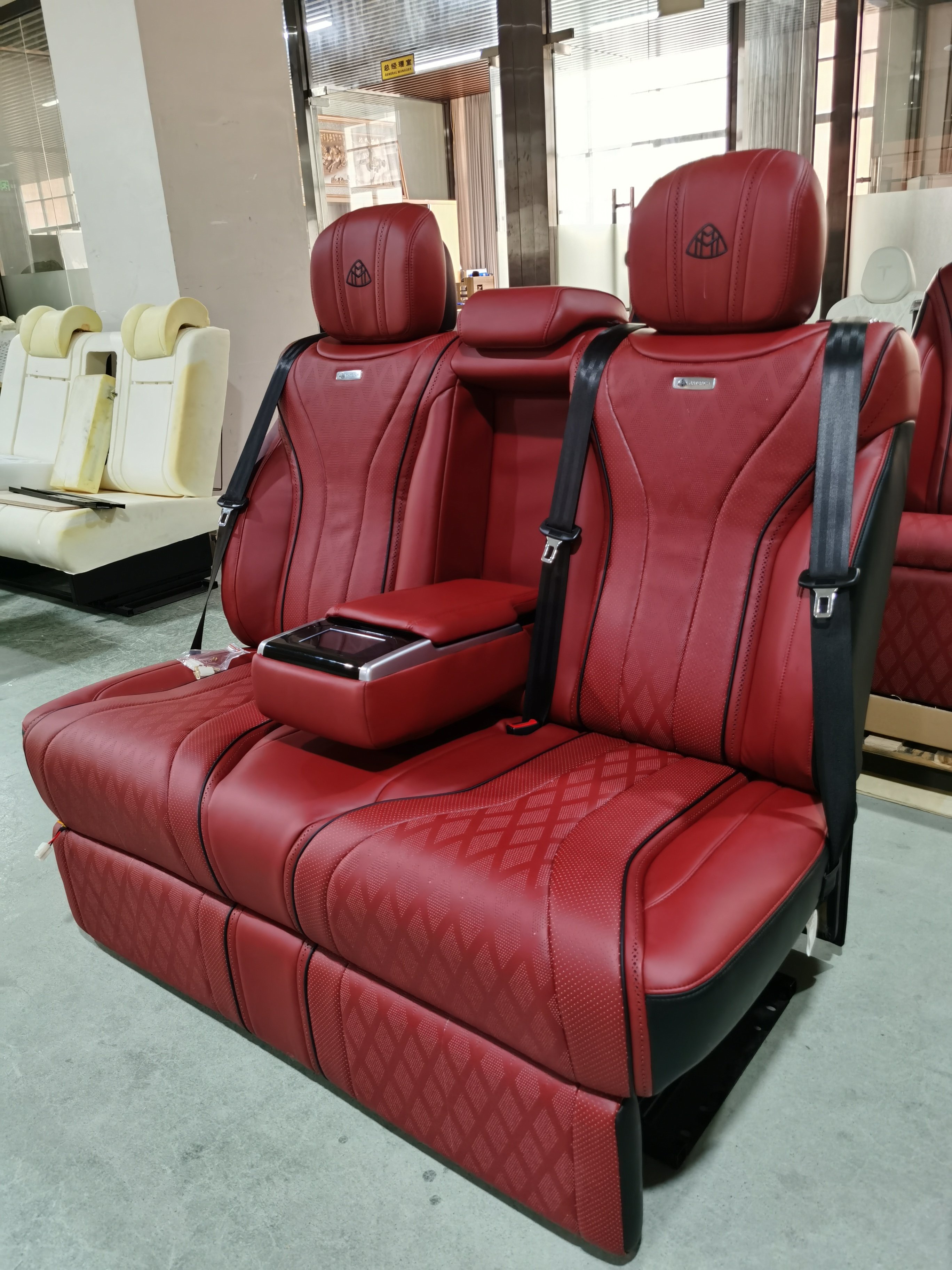2021 Luxury Mercedes-Benz Sprinter V-Class Campervan Bus Interior with Leather Passenger Seats for Coaster