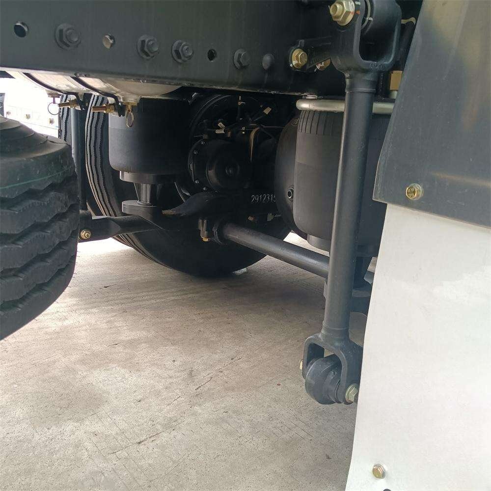 8*4High Quality Aluminium Steel Q235 DONGFENG FOTON CAMC SANY JAC BYD Fuel Tanker Truck