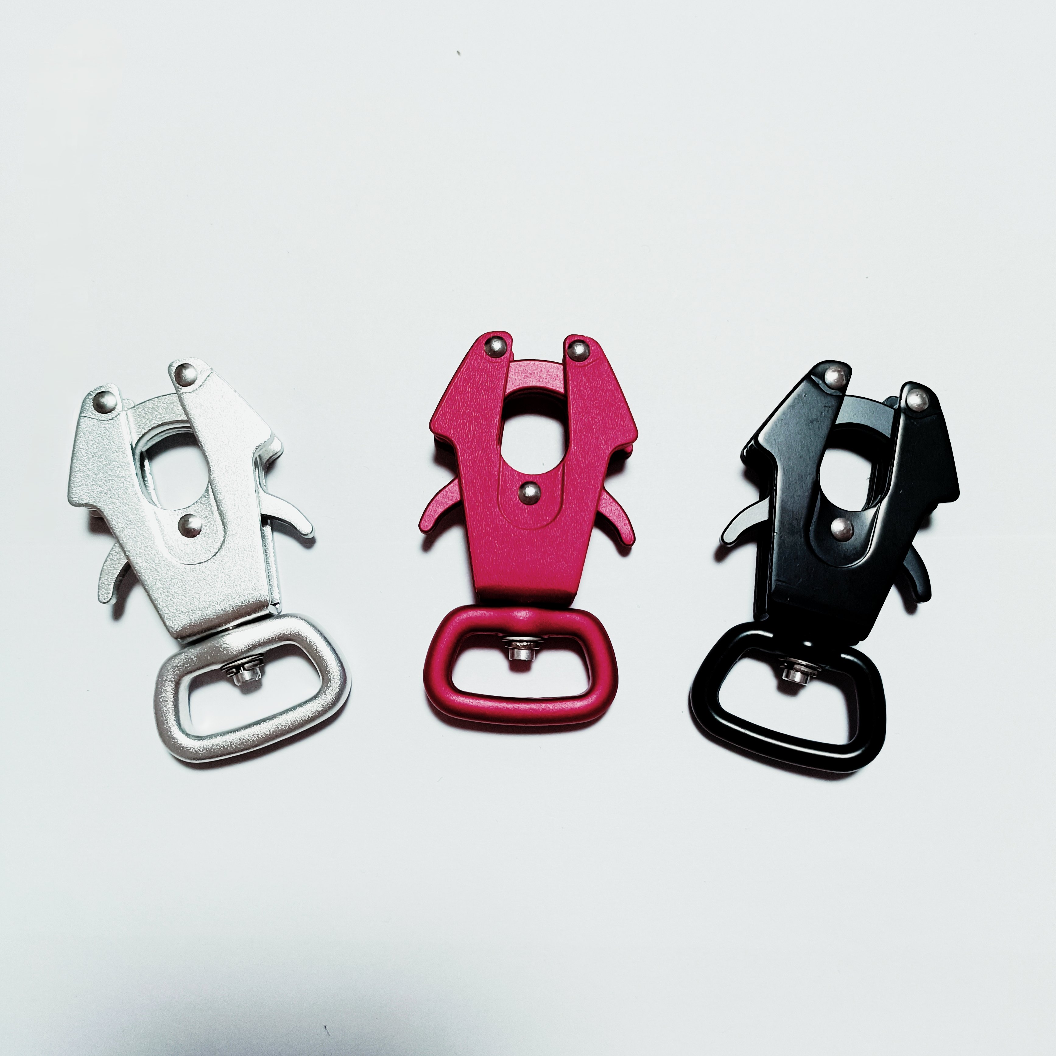 25mm Free Sample Pet Accessories Tactical Dog Leash Carabiner Multi-Function Aluminum Alloy Connectors Clip Frog Buckle