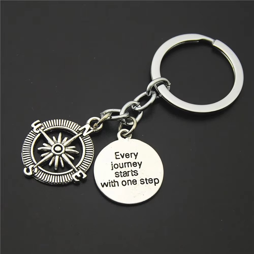 2025 Promotional Flight Travel Themed Airplane Compass Metal Airplane Model Keychain for Aviation Enthusiasts and Travelers