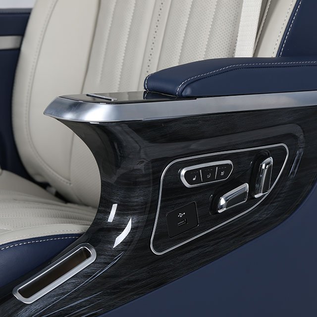 Luxurious Toyota Alphard Single Captain Car Seat Comfortable Multifunctional Leather Interior Accessory for Business Van