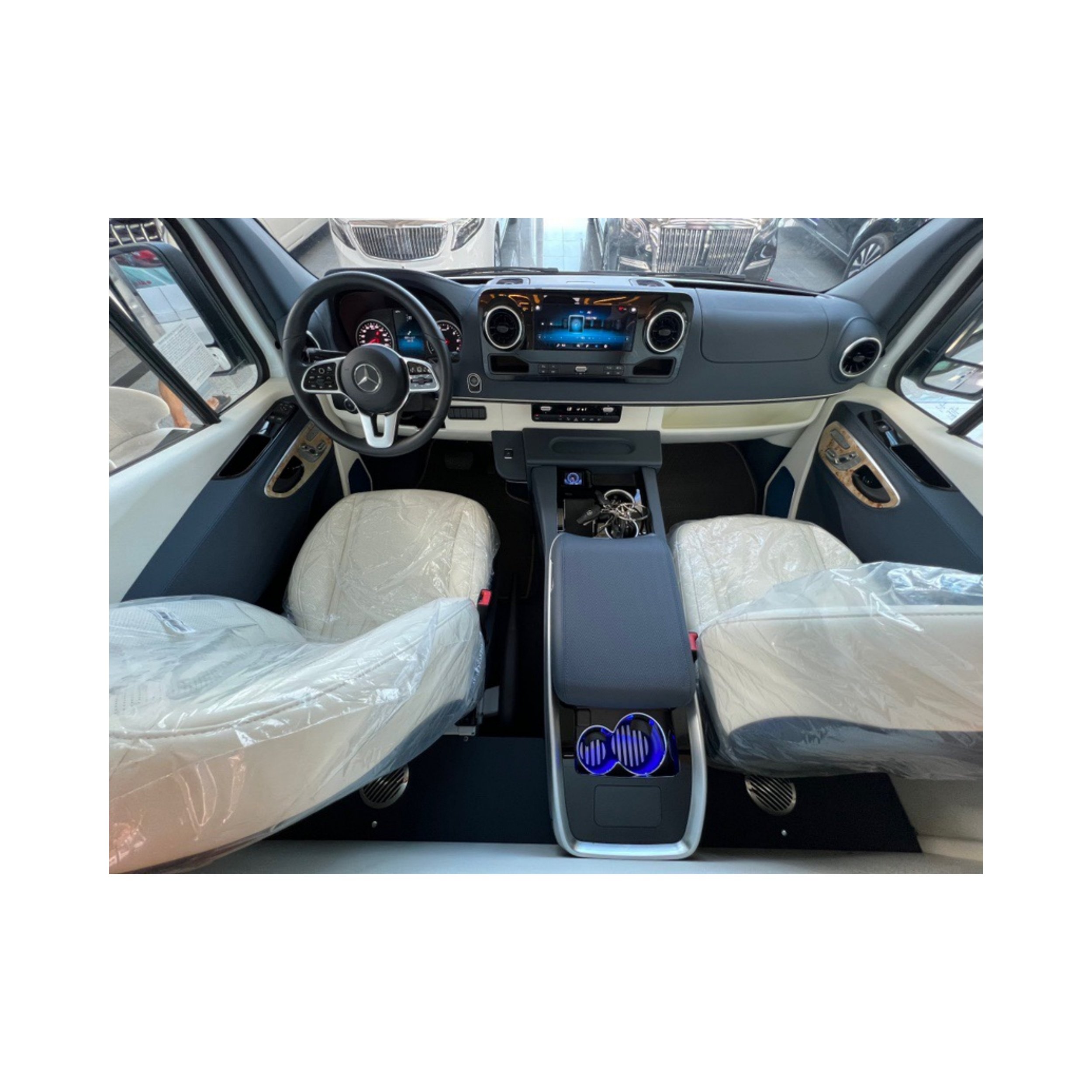 Applicable to Benz Vito V260 W447 Interior Upgrade with Center Console Covering Aviation Seat Floor Modification