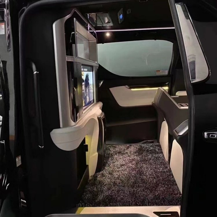 2024 Luxury VIP SUV Accessories Comfort and Style Back Car Seat & Leather Car Refrigerator