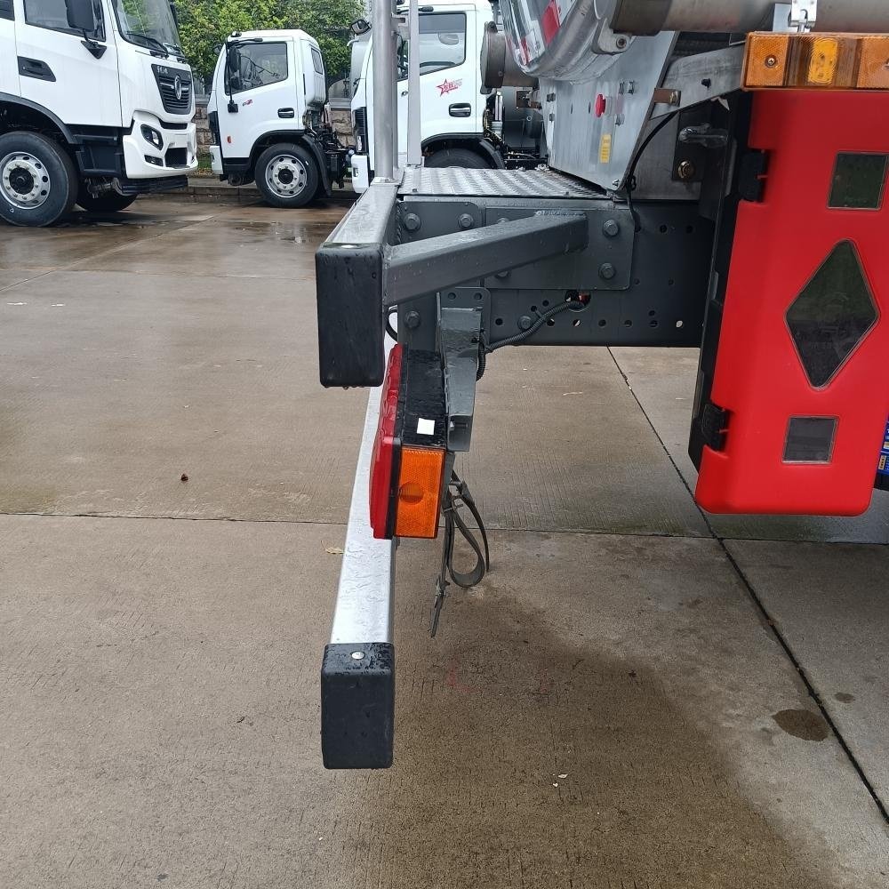 Sinotruk SITRAK Four After Eight Aluminum Alloy Q235 Carbon Steel 304 Stainless Steel Oil Truck
