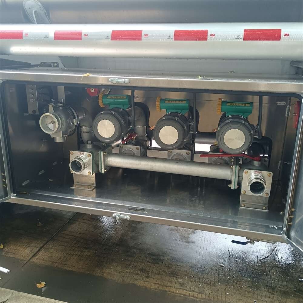 8*4Factory Direct Aluminium Steel Q235 JMC HOWO Dongfeng FAW Jiefang Fuel Tanker Truck