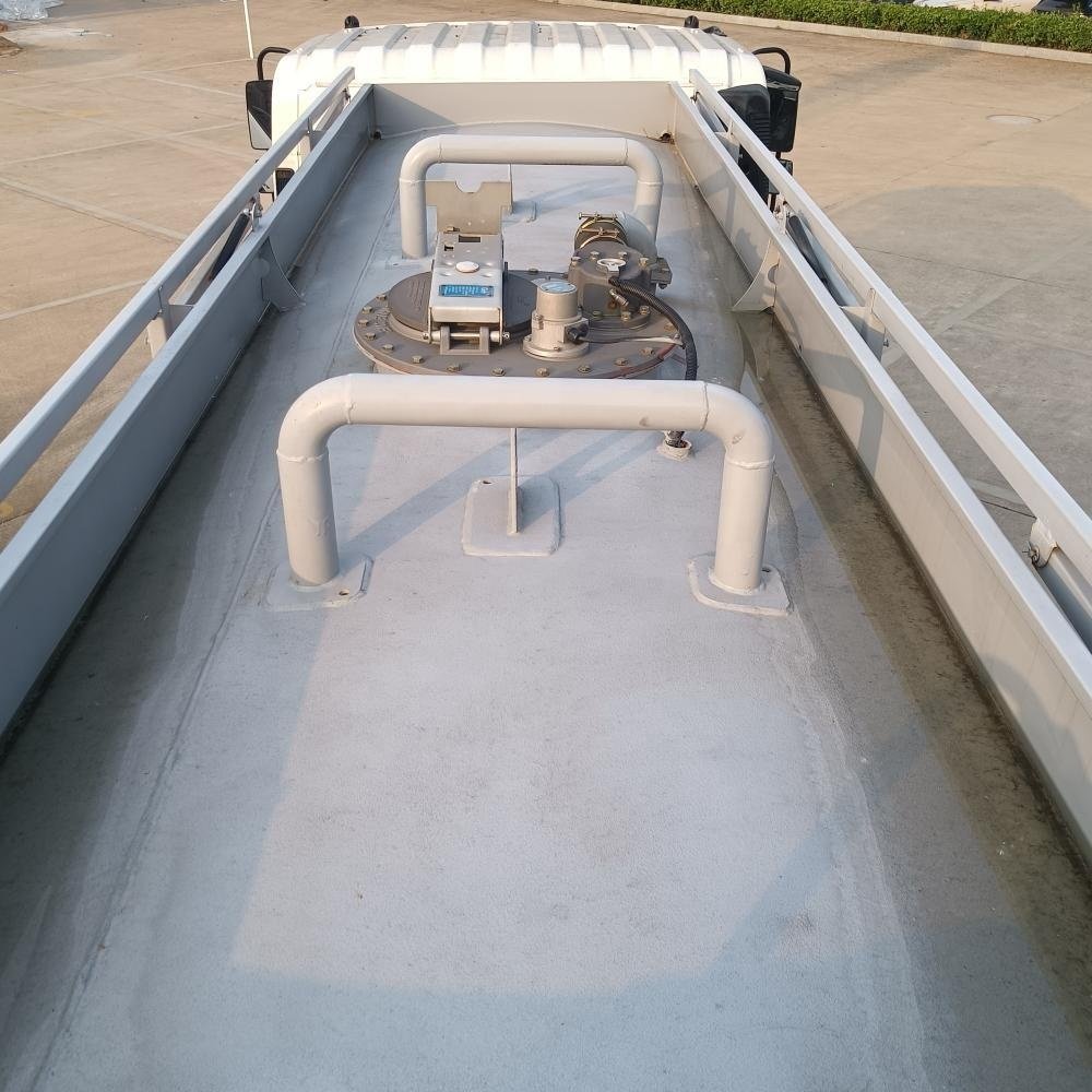 Fukuda Omar 8-ton Refueling Truck Q235 Carbon Steel 304 Stainless Steel Oil tank Truck