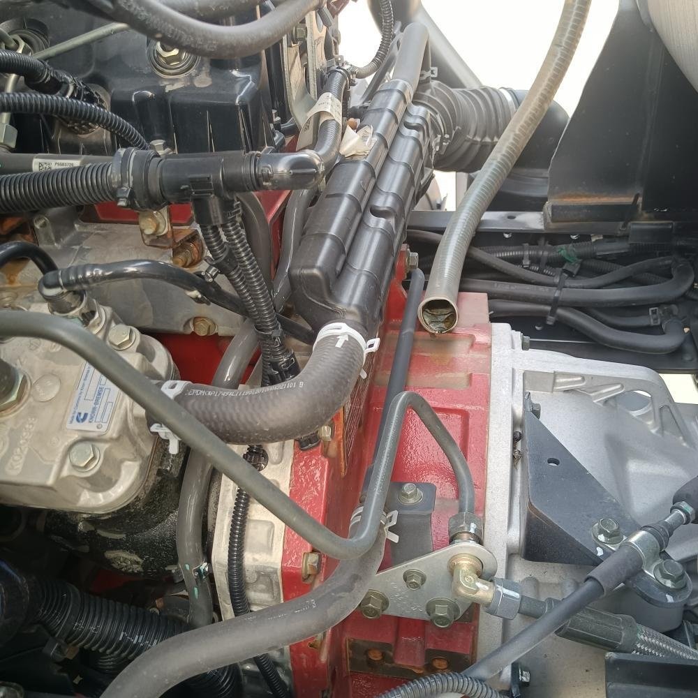 Fukuda Omar 8-ton Refueling Truck Q235 Carbon Steel 304 Stainless Steel Oil tank Truck