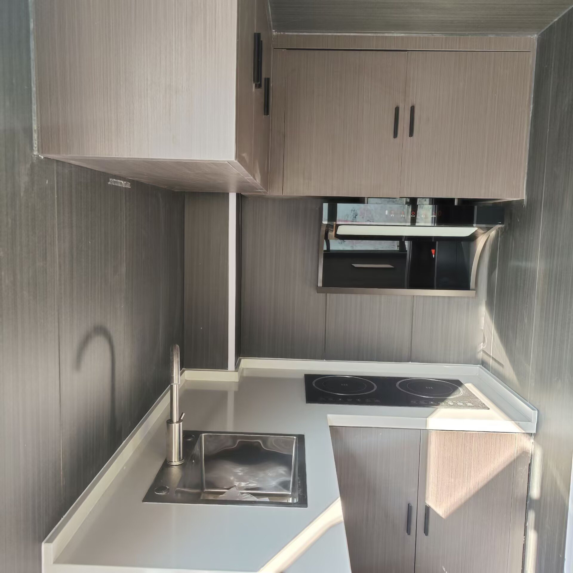 2025 Luxury Modern Space Capsule Prefab Capsule Tiny House Mobile Home Capsule for Hotel and Villa