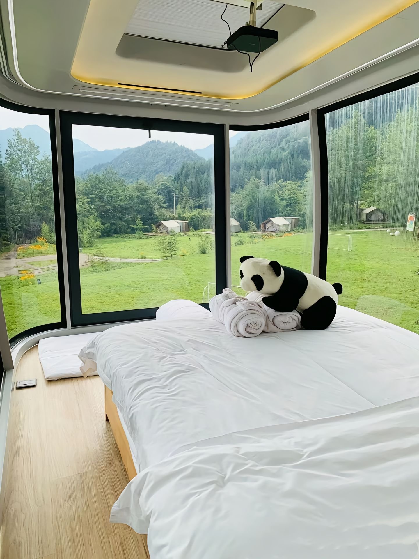 Unique Vessel-Inspired Portable Prefab Space Capsule House for Sale for Mobile Residence Sunroom or Hotel in Spain