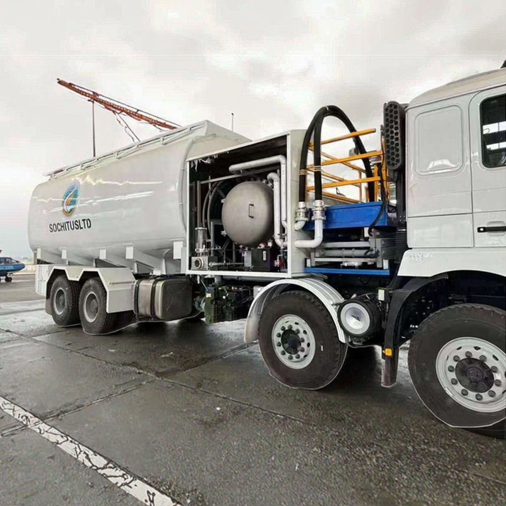 Factory Price Dongfeng 8X4 25cbm Pressure Aircraft Refueling Truck Oil Tanker Truck Oil Refueling Tank