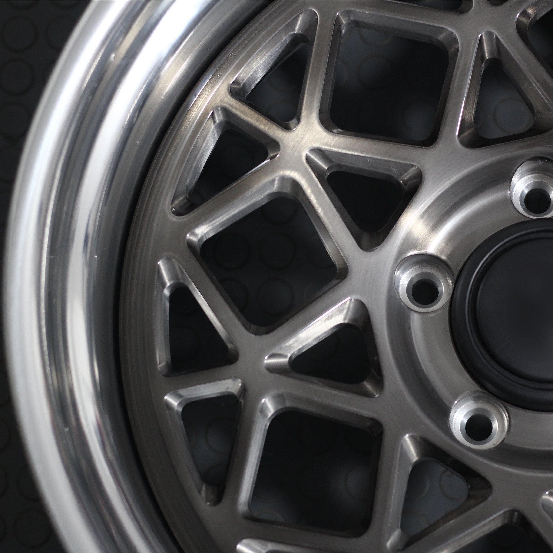 Custom 2 Piece Wheel Forged Passenger Car Wheels Rims16 26 Inch 5 Holes 6061 Alloy Car Wheel for Sale