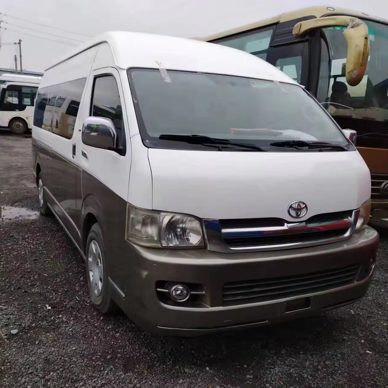 Hot Sale TOYOTA HIACE Euro 2 Emission 18Seats Diesel Van 5990/1880/2320mm Size