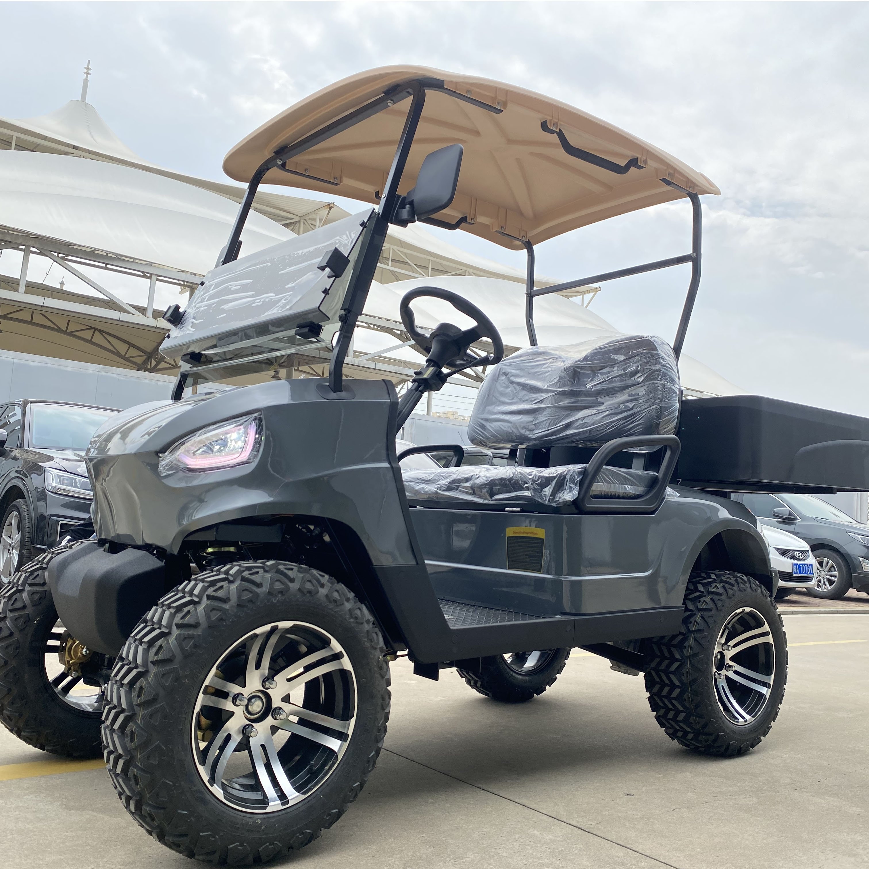 2024 New Design Evolution Golf Cart Club Car Waterproof 4 Seater Electric Golf Cart 4 Wheel Disc Brake Perfect Chassis Max 120KM