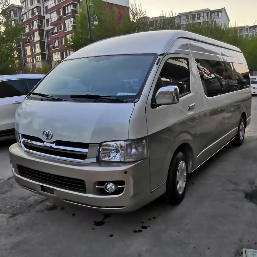Hot Sale TOYOTA HIACE Euro 2 Emission 18-Seats Diesel Van with 5990/1880/2320mm Size