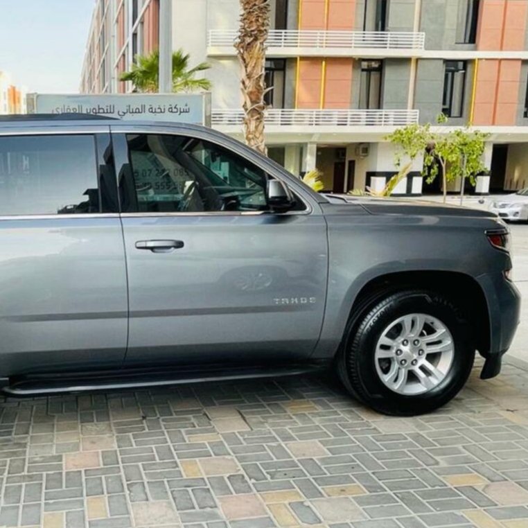 CH 2020 EVROLET Tahoe V8 AWD 7-Seater Luxury SUV Turbo Engine Manual Gearbox R20 Tires Leather Seats Cruise Control Metal Dark