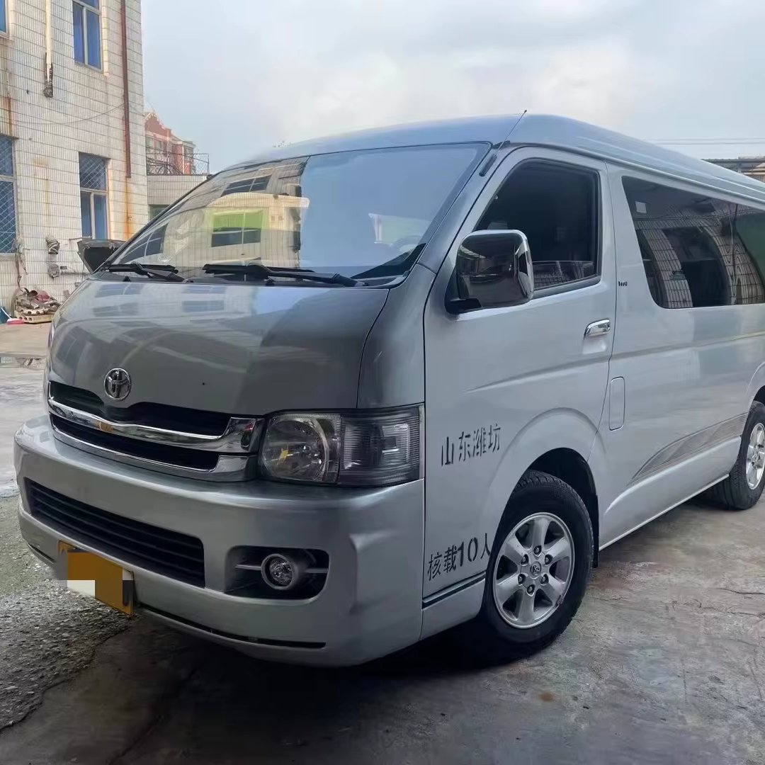 50% OFF TOYOTA HIACE 18-Seats Euro 2 Diesel Passenger Van with 2694ml Engine Displacement