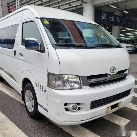  TOYOTA HIACE 18-Seats Diesel Van Euro 2 Emission with 103kw Engine Power and 2694ml Displacement