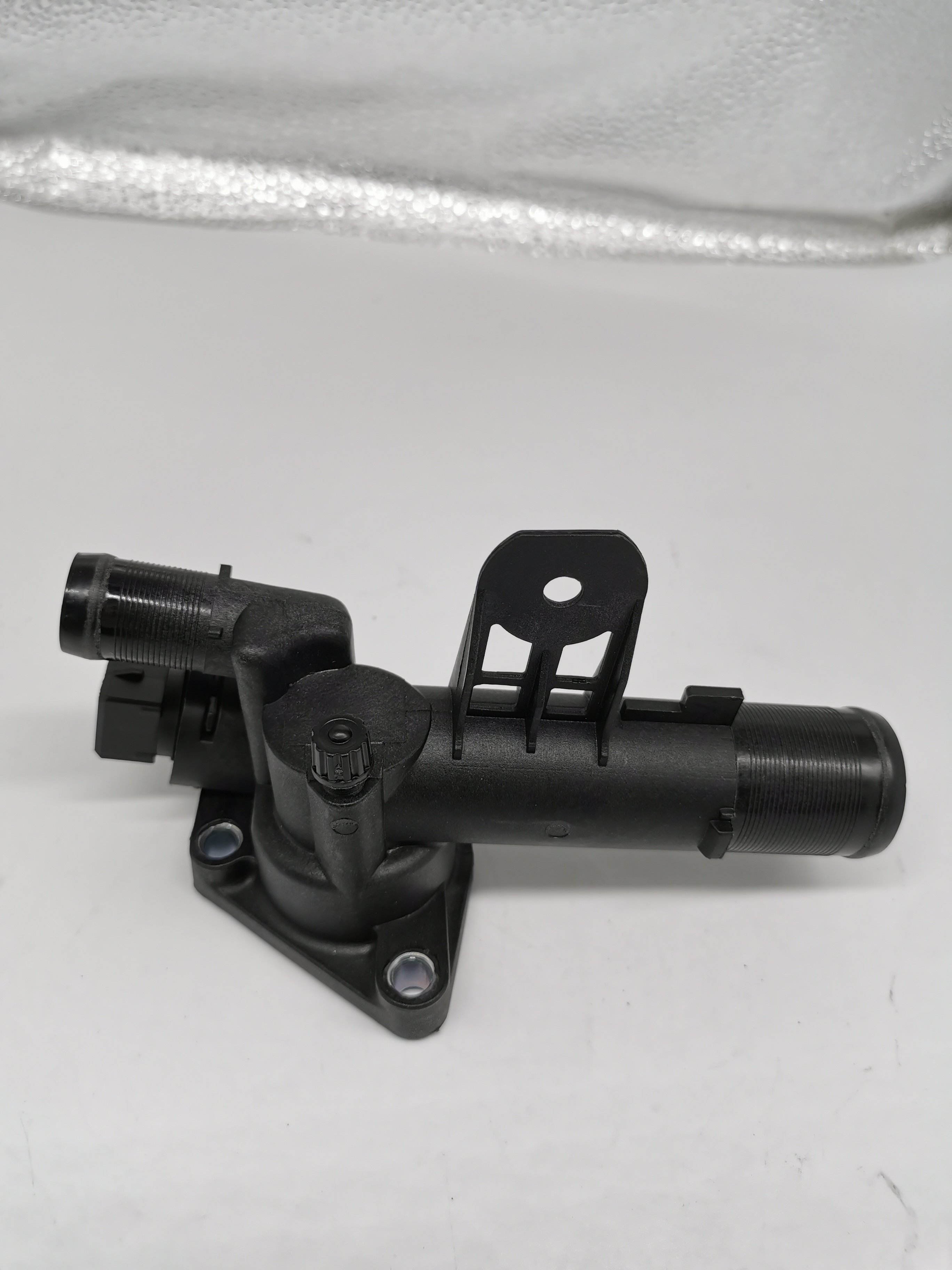 engine cooling thermostat housing cover a engine parts 8200558779