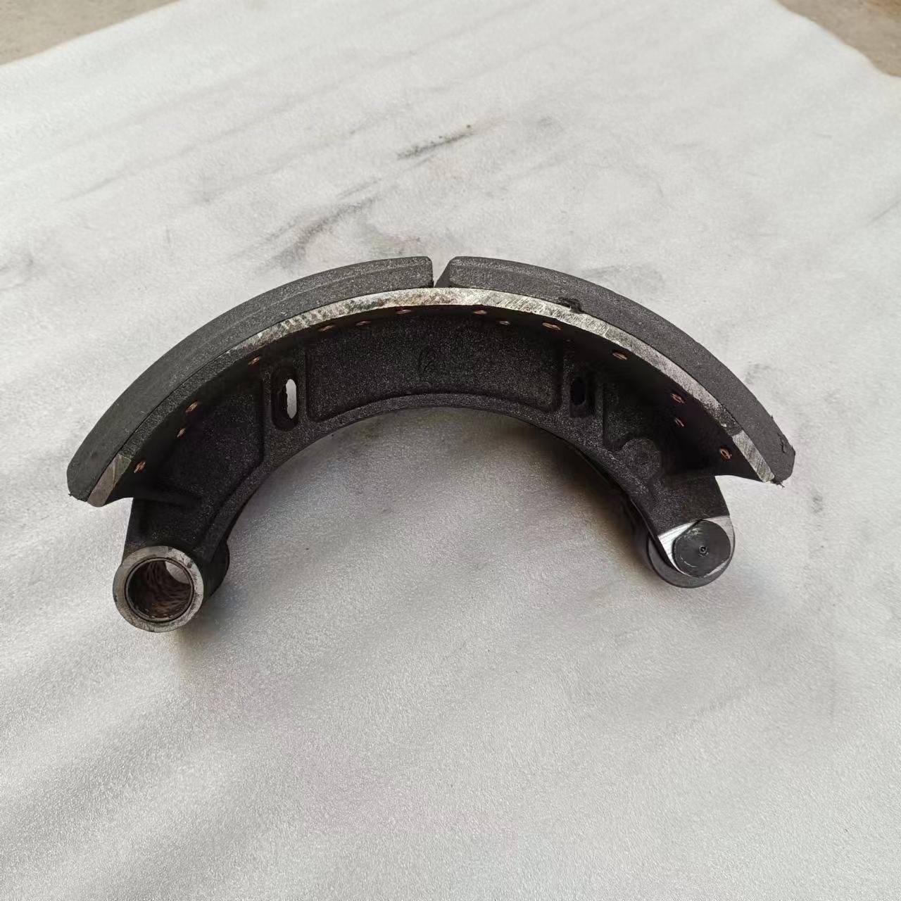 Good Quality Bus Brake Parts Promotional OEM Low Price Bus Brake Lining Shoes Car Brake Shoes for Chinese Bus