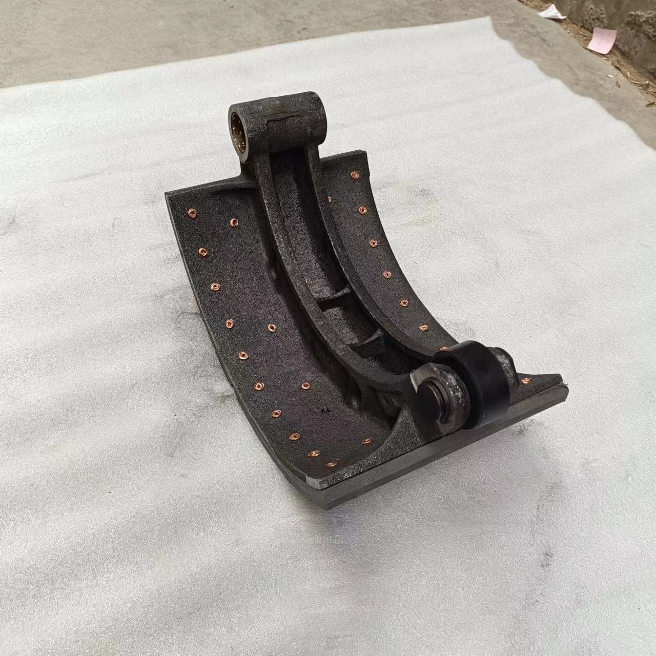 Good Quality Bus Brake Parts Promotional OEM Low Price Bus Brake Lining Shoes Car Brake Shoes for Chinese Bus